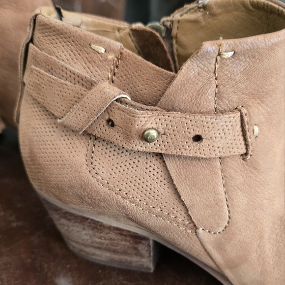 Dolce Vita EUC Sierra Leather Ankle Booties in Teak Nubuck Size 5 - Picture 4 of 10